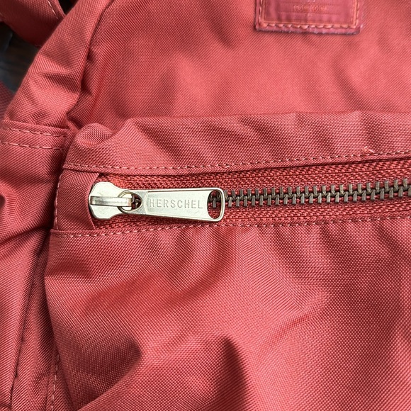 HERSCHEL MINI BACKPACK -NWOT - Picture 3 of 5